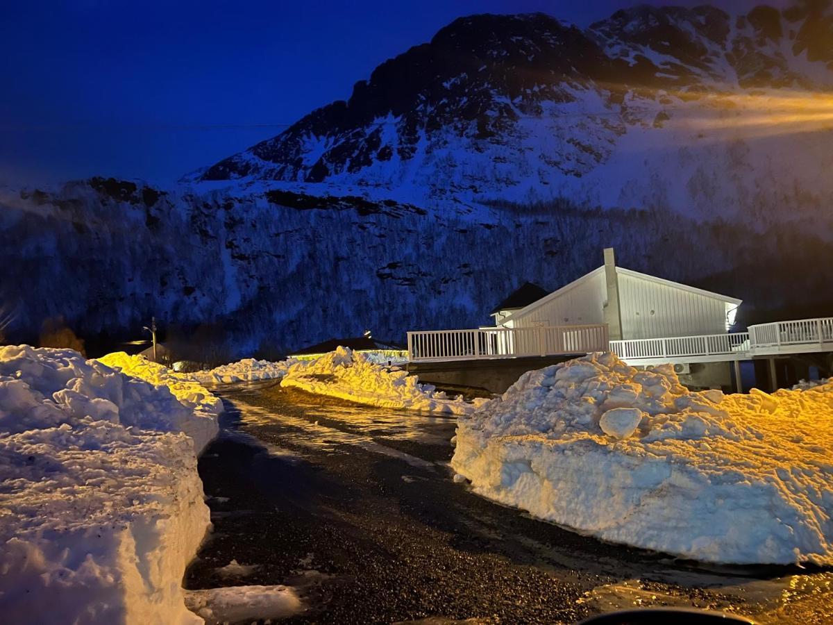 Апарт отель Senja Living Stonglandseidet Экстерьер фото